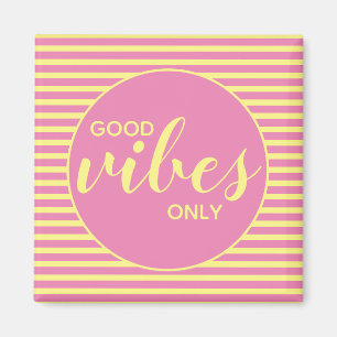Endast Bra Vibrationer Rosa & Gul Typografi Citat Magnet
