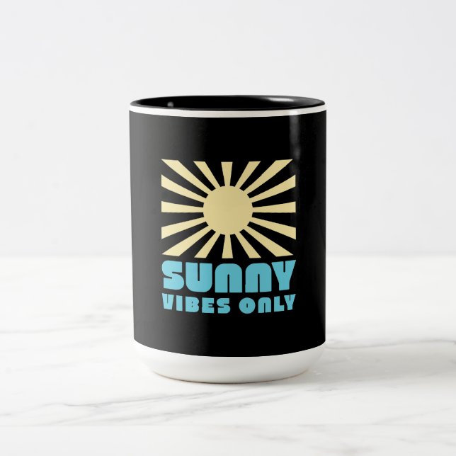 Endast sunny Vibes - fetstil Retro Sunshine Graphi Två-Tonad Mugg (Center)