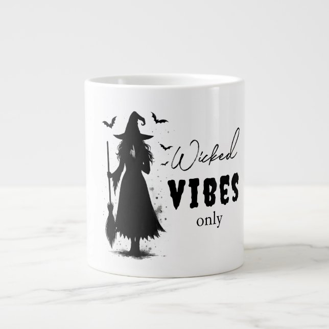 "Endast Wicked Vibes" - Halloween Black Witch - Jumbo Mugg (Framsidan)