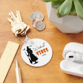 "Endast Wicked Vibes" - Halloween Black Witch - Nyckelring