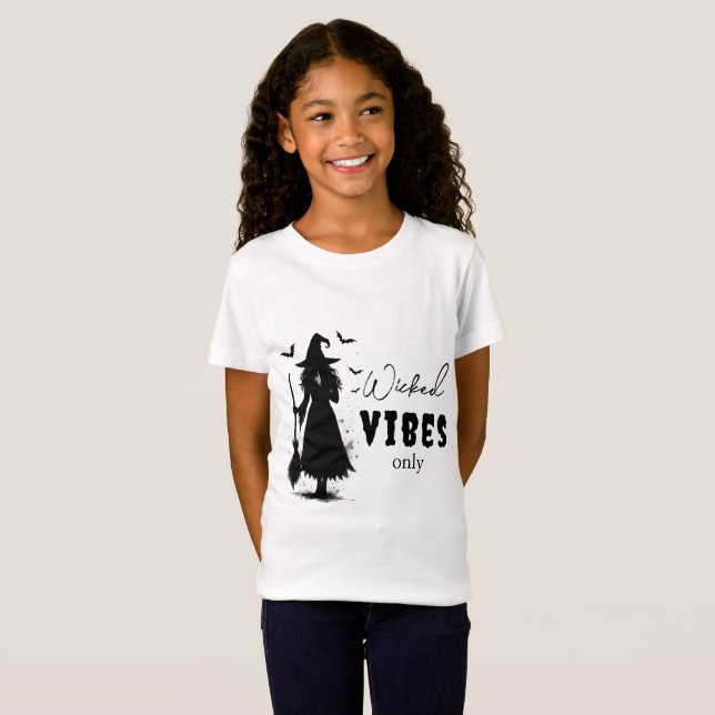 "Endast Wicked Vibes" - Halloween Black Witch - T Shirt (Hel framsida)