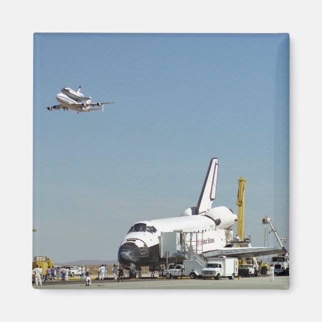 Endeavor på bana med Colombia på SCA Overhea Magnet (Framsidan)