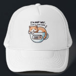 Energisparande catnap keps<br><div class="desc">En vit och orange katt sover sunt i ett stort kaffe kopp. Ovanpå är ett lustigt citat som lyder: "Jag är inte lat, jag är bara i energisparläge!" Den här pun jämför en kattvila med en enhet som minskar energiförbrukningen. Perfekt för kattälskare och de som njuter av en lätt känsla...</div>
