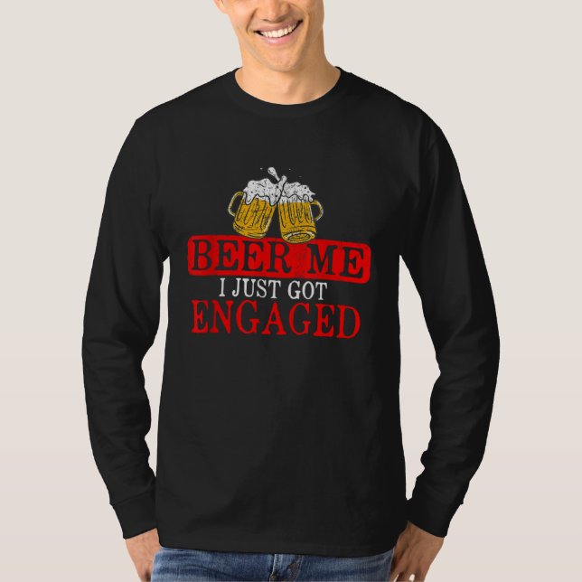 Engagement Beer Me Got Engaged Men Groom Alcohol D T Shirt (Framsida)