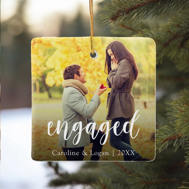 Engagement Photo | Engaged Holiday Keepsake Julgransprydnad Keramik (Skapare uppladdad)