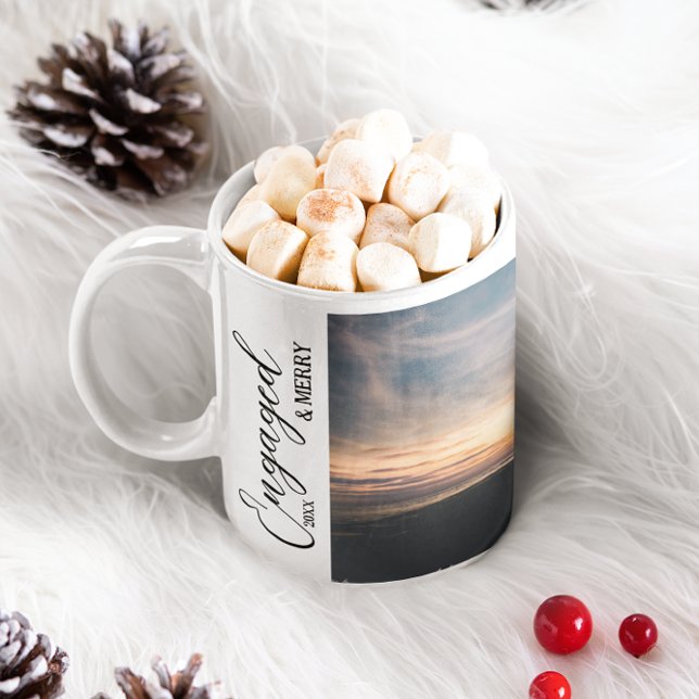 Engagerat och merry par Photo Kaffemugg (Skapare uppladdad)