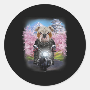 Engelsk bulldog på motorcykel - japansk trädgård runt klistermärke