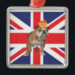 Engelsk bulldogg med kronan och den fackliga julgransprydnad metall<br><div class="desc">Roligt och toppen kyler den engelska bulldoggen med kronan och den fackliga jacken. Underbar för en gåva för den hund älskare!</div>