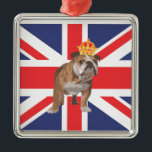 Engelsk bulldogg med kronan och den fackliga julgransprydnad metall<br><div class="desc">Roligt och toppen kyler den engelska bulldoggen med kronan och den fackliga jacken. Underbar för en gåva för den hund älskare!</div>