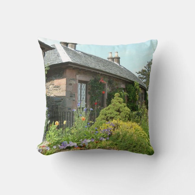 Engelsk Cottage II med blomsterträdgårdsfotografer Kudde (Framsida)