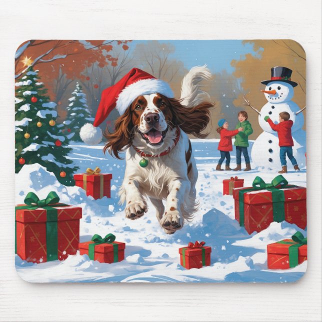 Engelsk Setter som springer i snö med julhatt Musmatta (Framsidan)