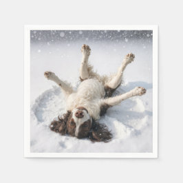 Engelsk Springer Spaniel gör en snöängel Pappersservett