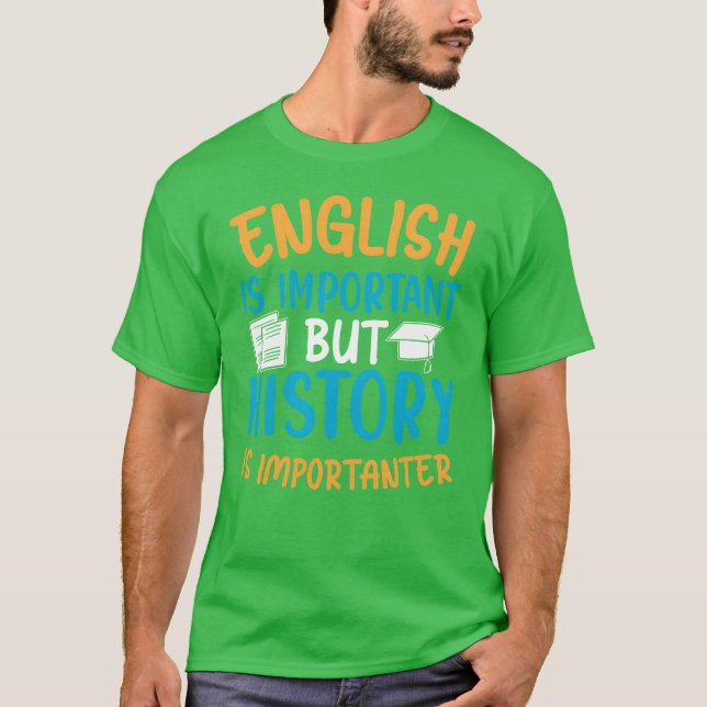 Engelska är viktigt men historia är Viktigare Co T Shirt (Framsida)