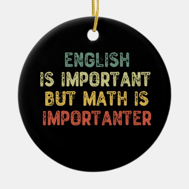 Engelska är viktigt men matematik är viktigt julgransprydnad keramik (Framsidan)