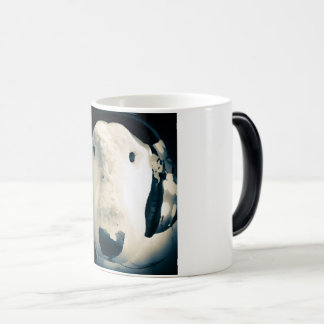Engelska Bull Terrier med hörlurar Magisk Mugg