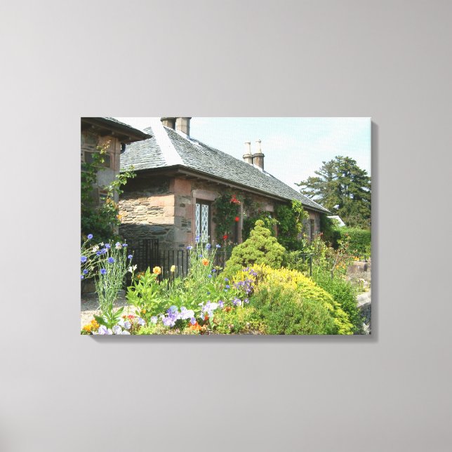 Engelskt Cottage II med blomsterträdgårdsfotografe Canvastryck (Framsida)