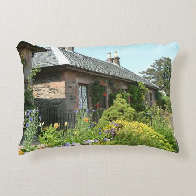 Engelskt Cottage II med blomsterträdgårdsfotografe Prydnadskudde (Framsidan)