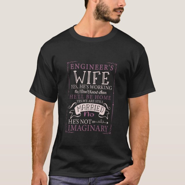 Engineer's Wife Yes He's Working & Not Imaginary T Shirt (Framsida)