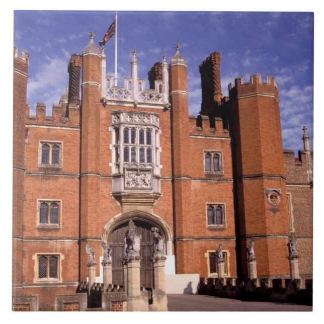 England, Surrey, Hampton Court Palace. 3 Kakelplatta (Framsidan)