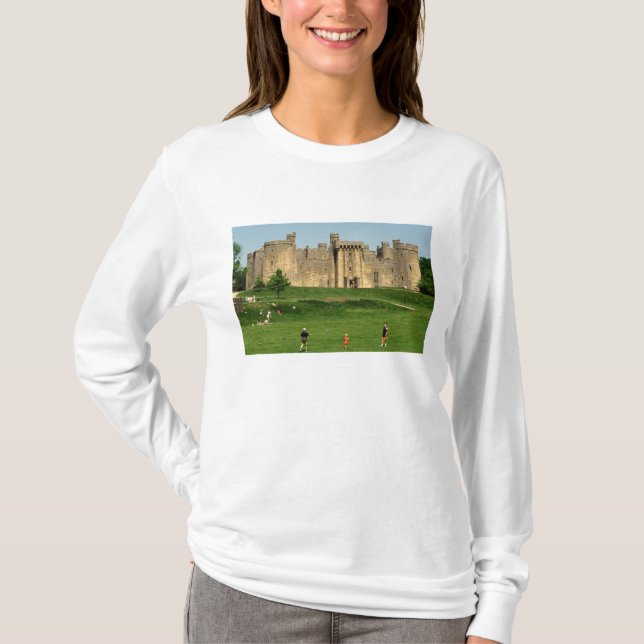 England, Sussex, Bodiam Castle. 2 T Shirt (Framsida)