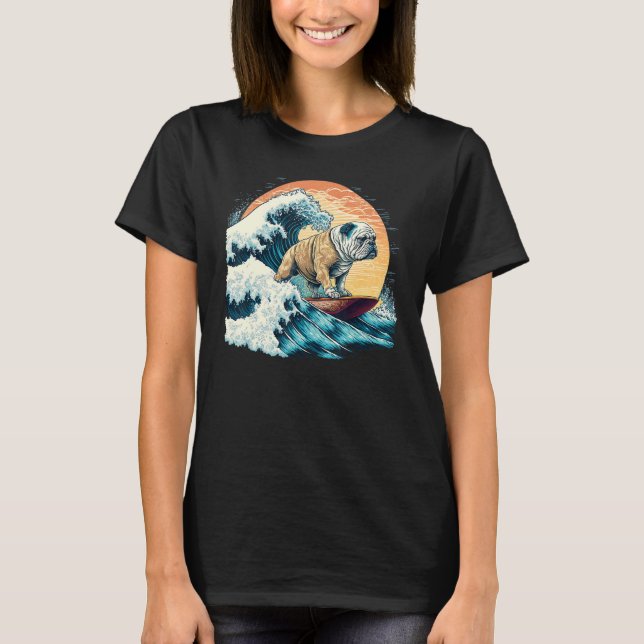 English Bulldog Surfing On the Great Wave of Kanag T Shirt (Framsida)