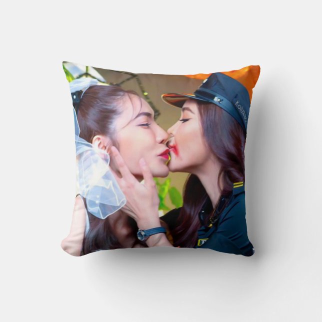 Englot Thai GL Halloween Kiss, Engfa and Charlotte Kudde (Framsida)