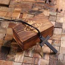 Engraverad gifbox med Black Kor Necklace