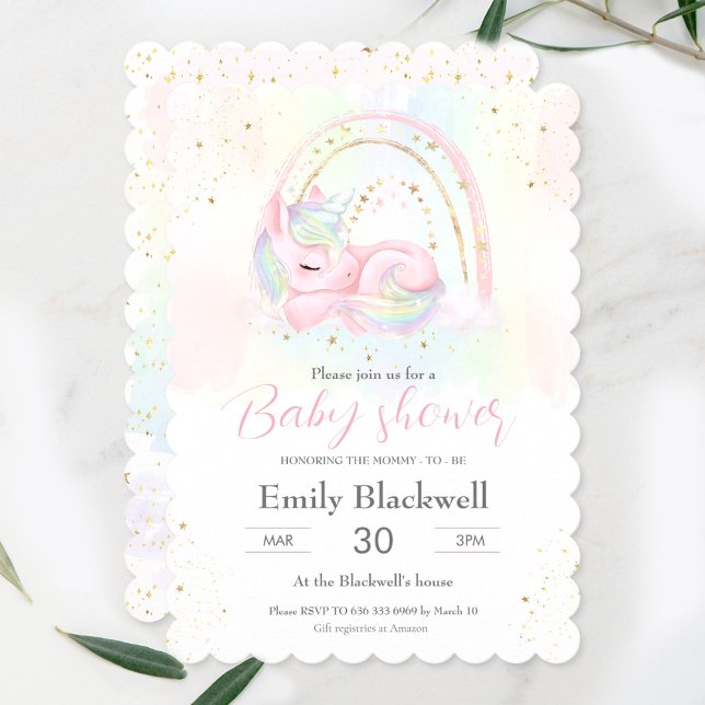 Enhetsbarnsbarn kalas för flickor inbjudan (Baby shower invitation with a cute pastel unicorn and rainbow)