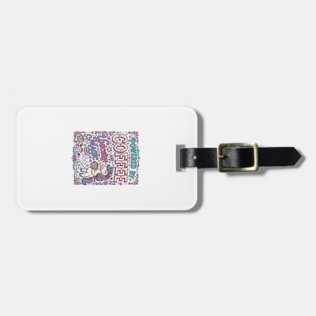Enhörning Driven av Kaffe och Enhörningsmagi Färg Bagagebricka (Horisontell Framsida)