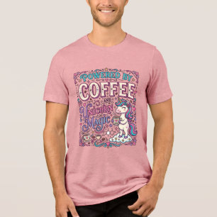 Enhörning Driven av Kaffe och Enhörningsmagi Färg T Shirt