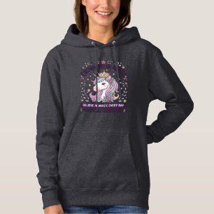 Enhörning Krönt i Magi Fet Typografi Grafisk T Shirt