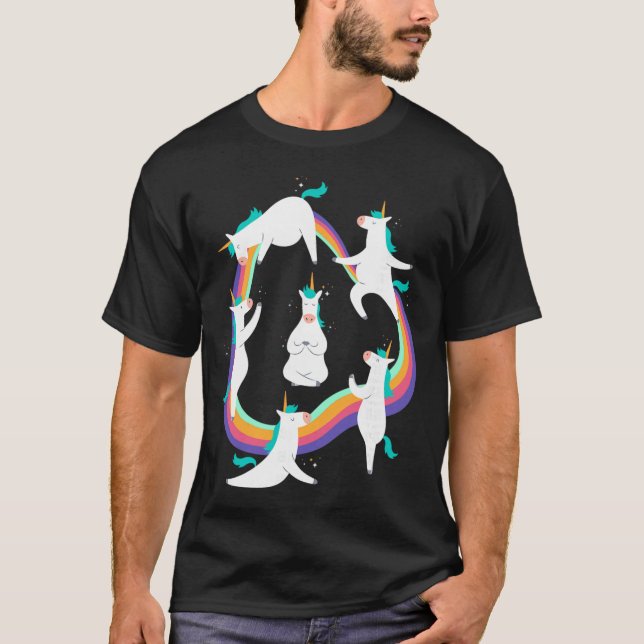 Enhörning Yoga Solhälsning Poser Regnbåge Meme  T Shirt (Framsida)