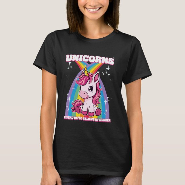 Enhörningar påminner oss om att tro på under t shirt (Framsida)