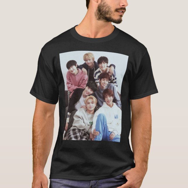 ENHYPEN Group Photo Classic T-Shirt (Framsida)