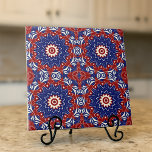 Enic Blue White Mosaic Geometric Mönster Kakelplatta<br><div class="desc">Denna dekorativa keramiska plattform kombinerar geometriska former i blått,  rött och vitt för att skapa en vibrerande accent i vilket rum som helst.</div>