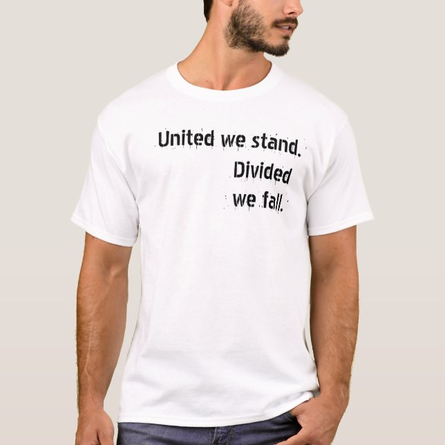 Enigt står vi. Delat faller vi Tee Shirt (Framsida)