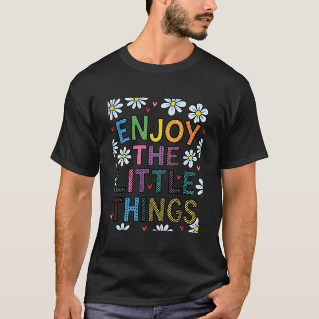 Enjoy the Little Things Flower Art T Shirt (Framsida)