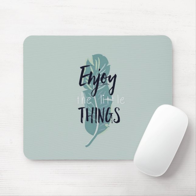 “Enjoy the Little Things” Minimal Feather Mouse Pa Musmatta (Med mus)
