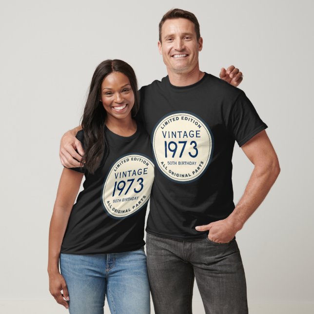 ENKEL ANPASSAD FÖDELSEDAG  T SHIRT (Unisex)