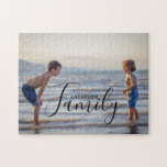 Enkel Anpassningsbar för modern fotomall i Namn Pussel<br><div class="desc">Enkel Modern Photo Template Anpassningsbar Family Namn Jigszawa Puzzle innehåller ditt favoritfoto med din personlig-familj namn. Gör en fantastisk gåva till jul,  födelsedag,  årsdag,  Mors dag,  Fars dag,  morföräldrar och så vidare. Anpassa genom att redigera texten i textrutan. Designad av ©Evco Studio www.zazzle.com/store/evcostudio</div>