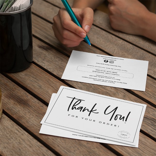Enkel Anpassningsbar Kupongkod Business Logotyp Tack Kort (Thank you for your order. SImple black and white cards with coupon code and social media and website)