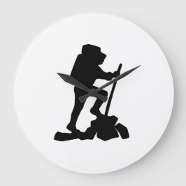 Enkel bergsvandrare svart silhuett stor klocka