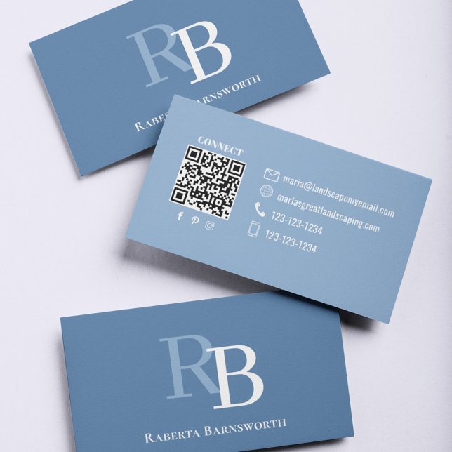 Enkel Blå Monogram QR-kod | Kontakta Mig Visitkort (Blue and white style business card template with simple monogram.)