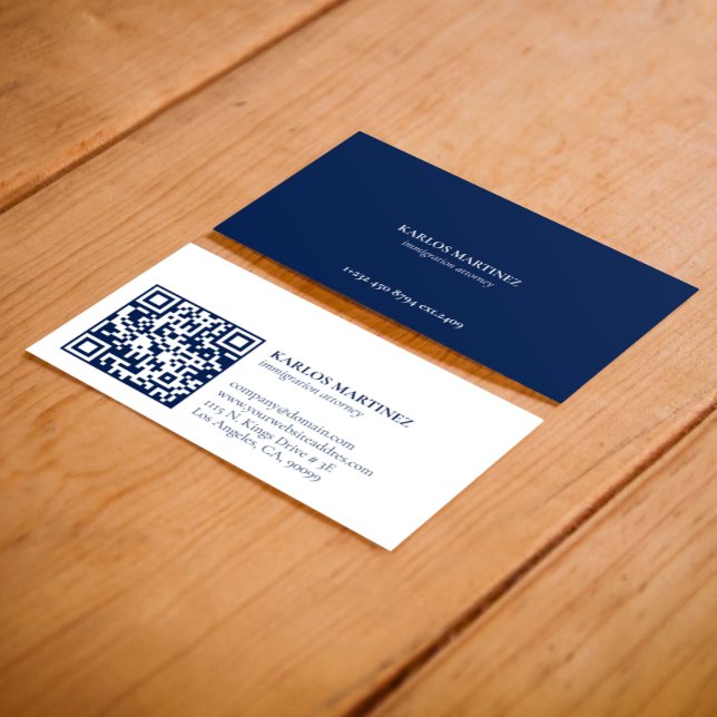 Enkel blå och vit invandraringrättsadvokat QR-kod  Visitkort (Skapare uppladdad)