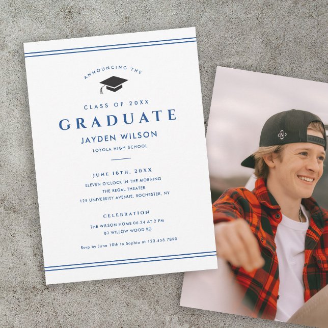 Enkel blå och vit sportig fototexamen  meddelande (Blue and white photo graduation announcements.)