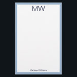 Enkel Blek, blå och vit, monogrammad, personlig Brevpapper<br><div class="desc">Ett stort midnattsblått monogram är överst. En rad med midnattsblå visning finns i grund för ditt namn eller ett anpassningsbar-meddelande. All text kan redigeras eller tas bort. Det här personkontoret har ett baby blue gräns.</div>
