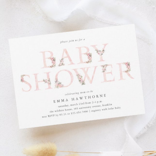 Enkel Blommigt Typografi Rosa Babykläder Inbjudningar (Elegant Floral Typography Baby Pink Shower Invitation.)