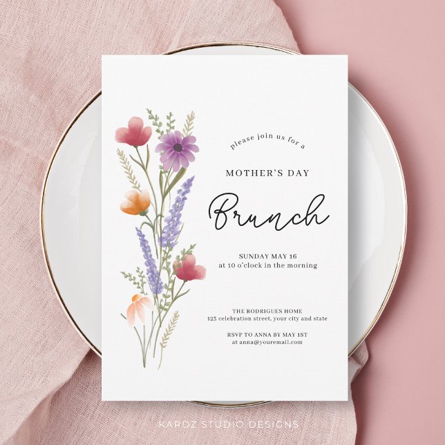 Enkel Blommigt Wildblomma Mors dag Brunch Inbjudningar (This brunch invitation is shown in a 5x7 in. size with square corners. Personalize for Mothers Day.)