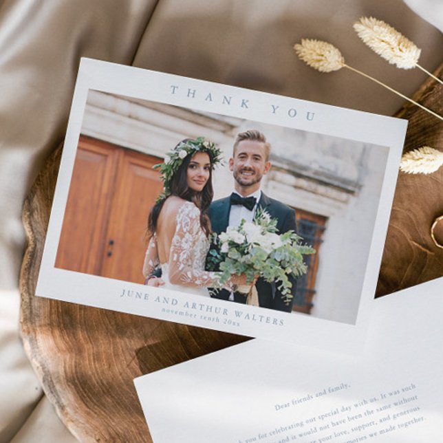 Enkel bröllopsfoto tack kort (Simple Dusty blue Wedding Photo Thank You Cards.)