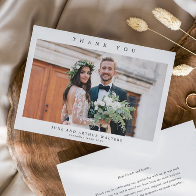Enkel bröllopsfoto tack kort (Simple black and white wedding photo thank you card.)